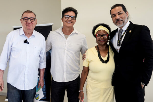 Confira os registros do café da manhã de abril